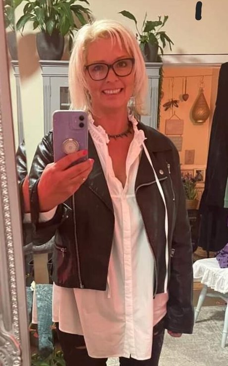 Jo Guest high quality actress photos