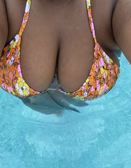 burberrybitch sexy actress archive