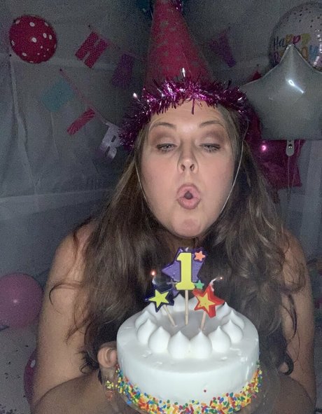 thelittlestslave nude actress image