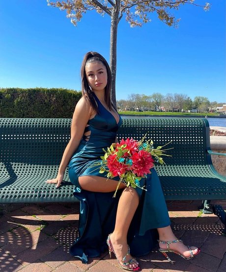 pregnant teacher onlyfans perfect pic