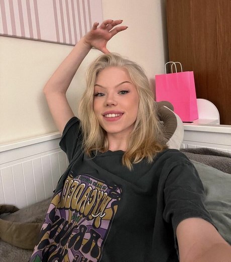 Sonyaplush pornstar art gallery