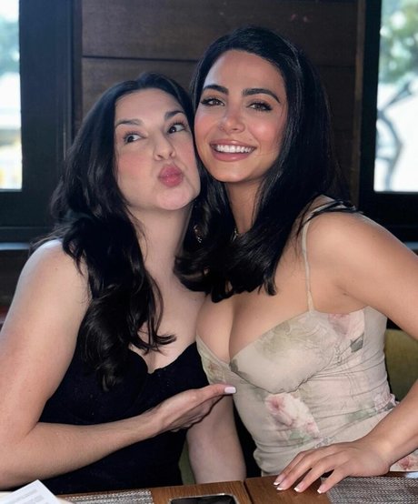 Emeraude Toubia top star photos