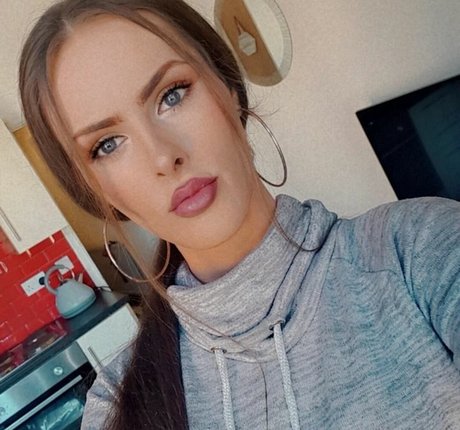 Nikki Harper naked star img