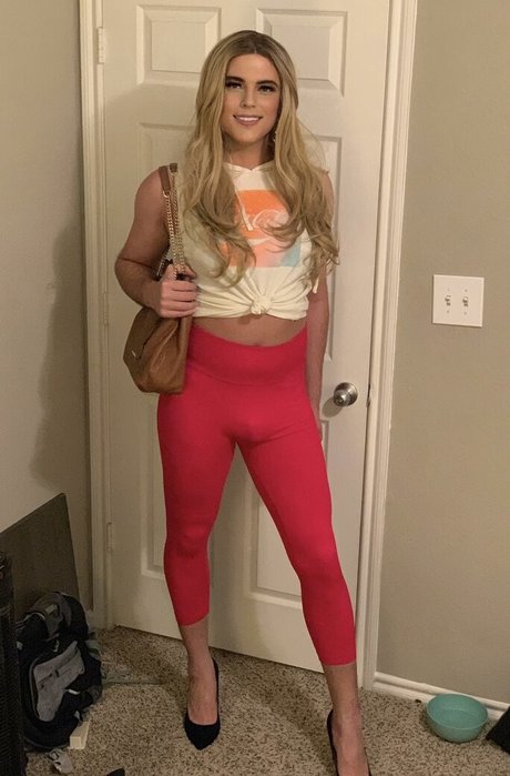 noellenights art model img