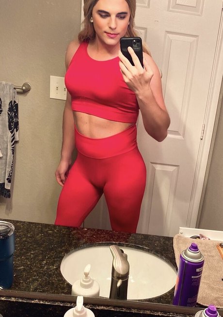 noellenights art model image