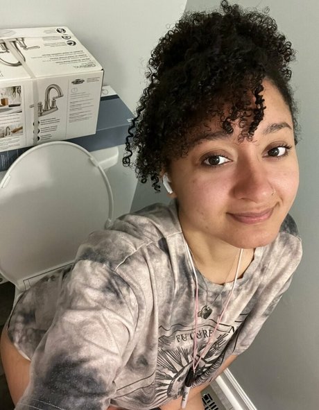 Delilah Moon star nice picture