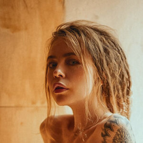 Hanna Mykhailova model picture