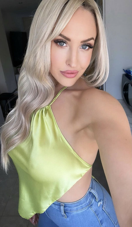 Eljonesuk nudes model image