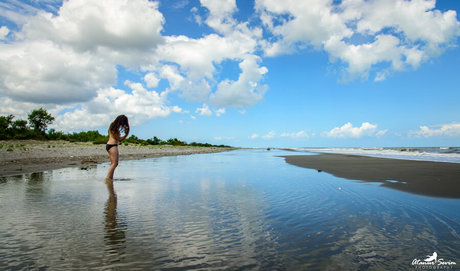 Lale Sezer model nude photo