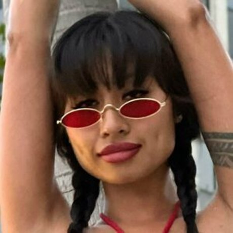 Nan Katanaa erotic model img