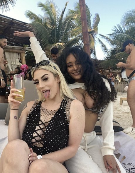 pawgemily1 hot actress gallery