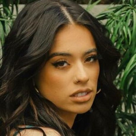 Lauren Kettering model adult image