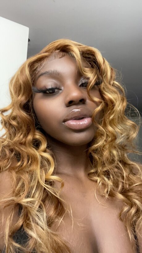 AriahMae pornstar exclusive image