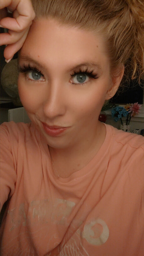 Blondehoney90 nude pornstar images