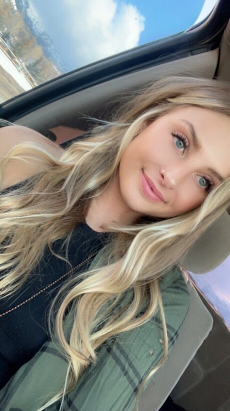 Taylor Wylie art actress photo