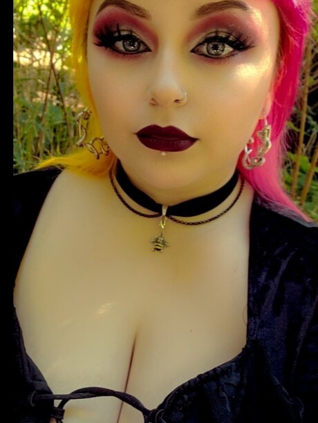 Keely adult model image