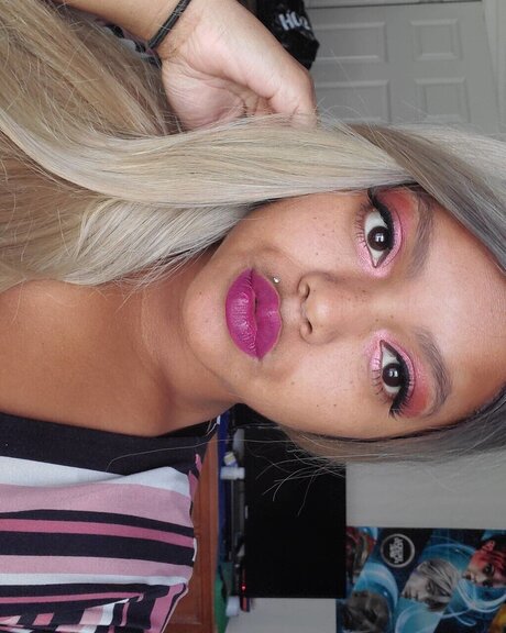 NiQyira Toney nice actress pics