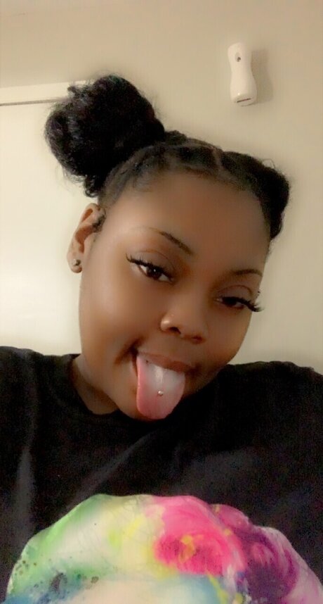 TayJu ce pornographic star pic