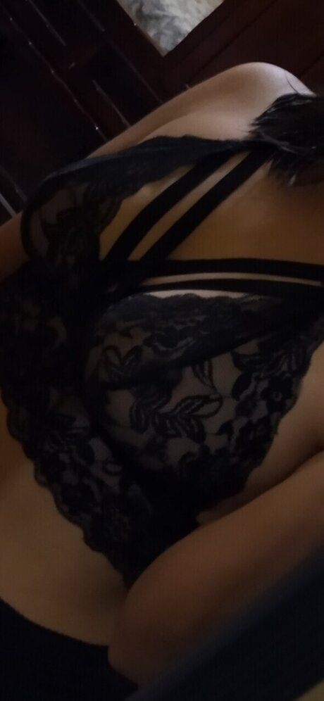 LUNA pretty model photo