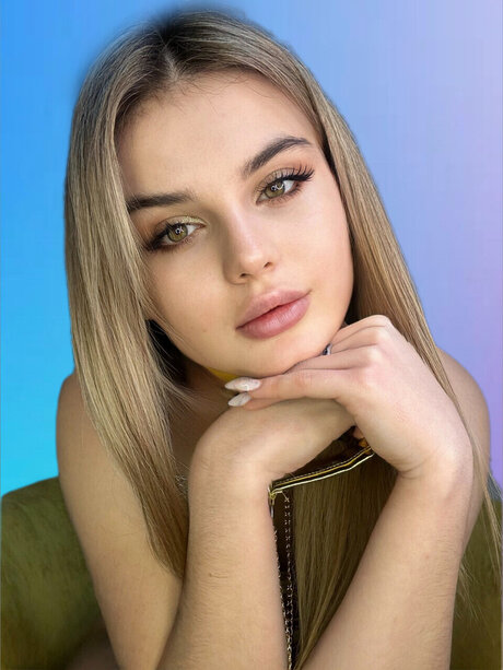 Renata Moun naked model image