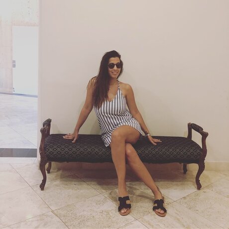 Larax hot pornstar pics