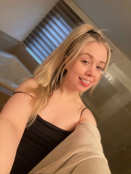 Summer Wilde Free adult model pic