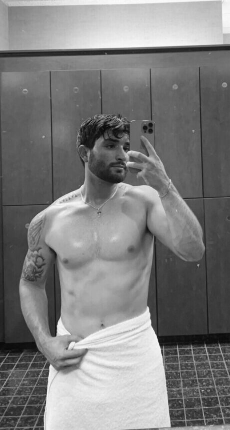 CHRIS naked star gallery