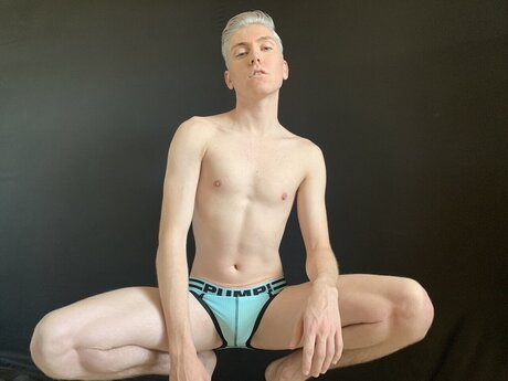 u9576466 naked star pics