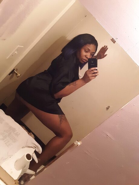 ThoseFreakyEnglish_ model hot image