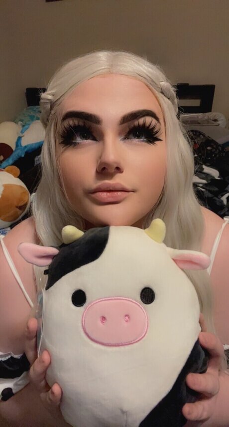 Magnolia May top actress pictures