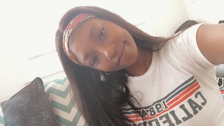 Kahmelia model free image