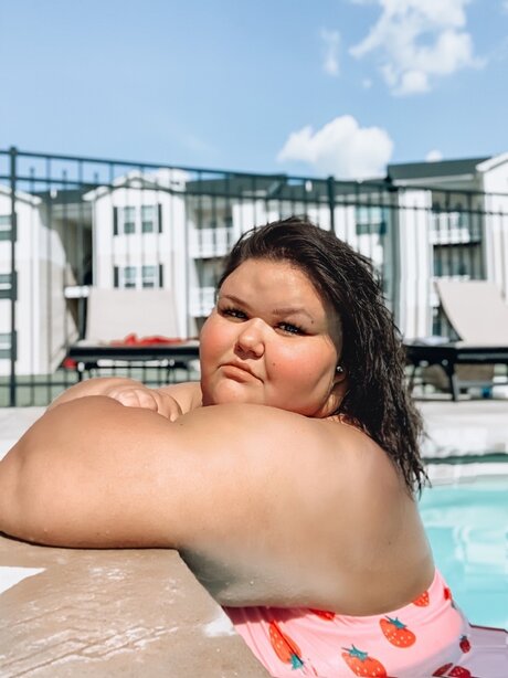 Alyssa Hudson xxx model pic