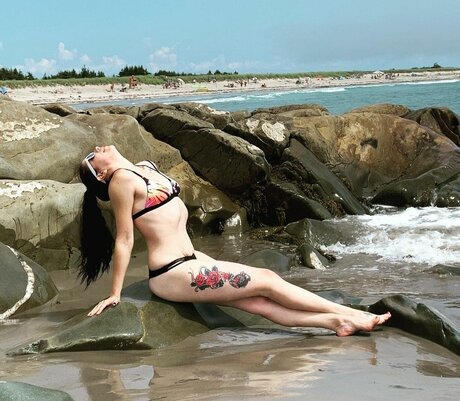 Indigenous Pole Climber art model photos