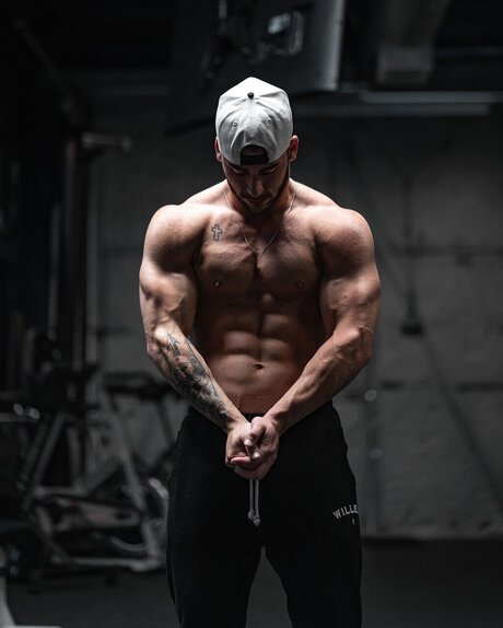 Ryan Mladinich pretty model photo