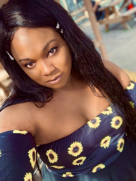 Raven Ellaine porn model gallery