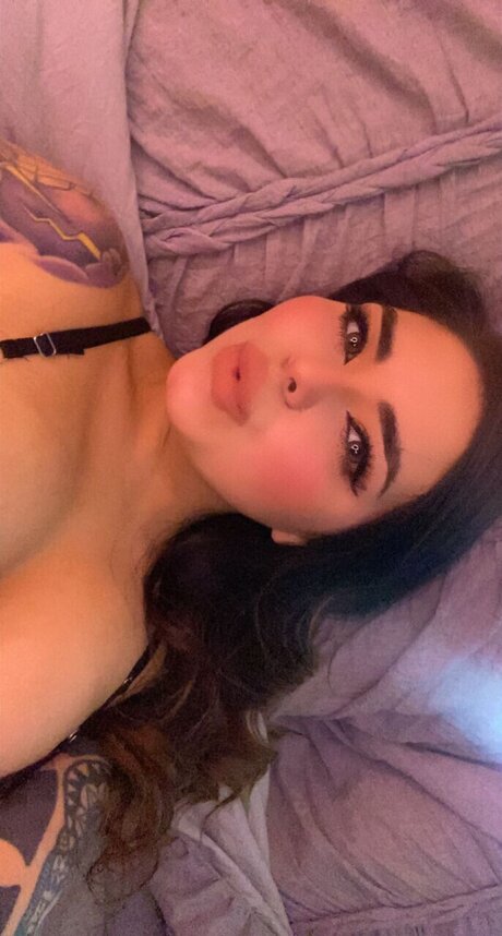 Hazel Mami free model pictures