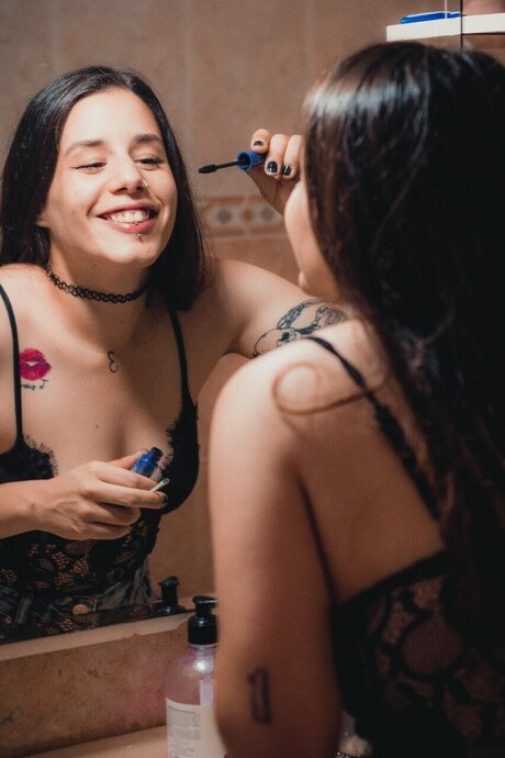 Heeibitches hot pornstar gallery