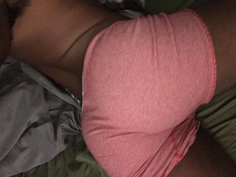 Clapping erotic model photo