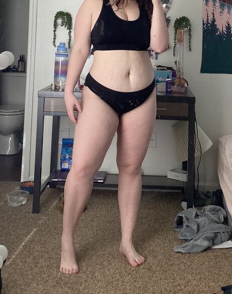 bbygirlbella exclusive model image