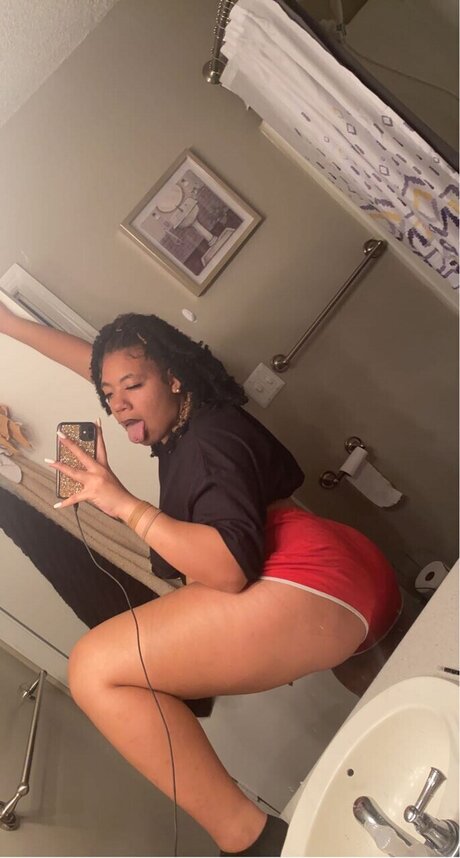LightSkinnBaby_ nude star archive