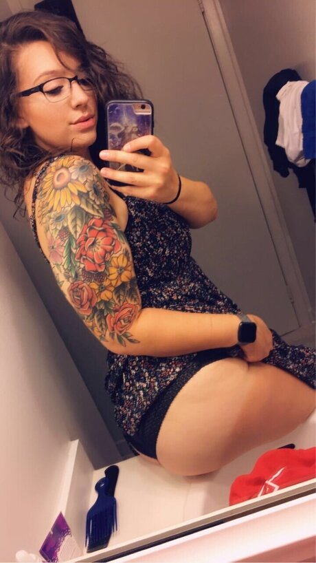 Blazy Susan model pornographic pics