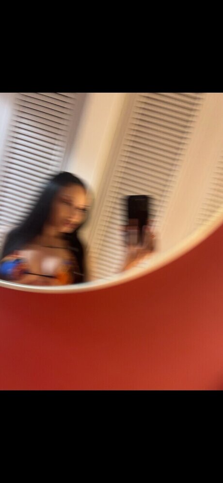 Your favorite Artist star hot photo