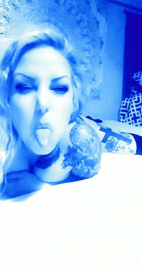 LolliLuxe exclusive model img