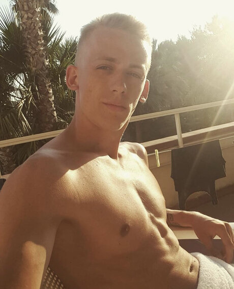 Ikarus 95 porn model galleries