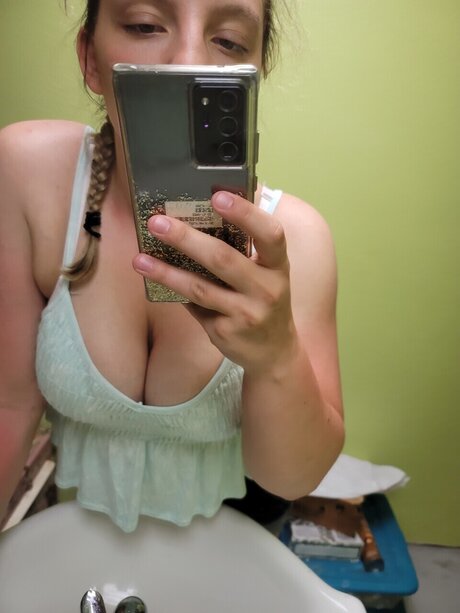 xx olivia xx star exclusive image