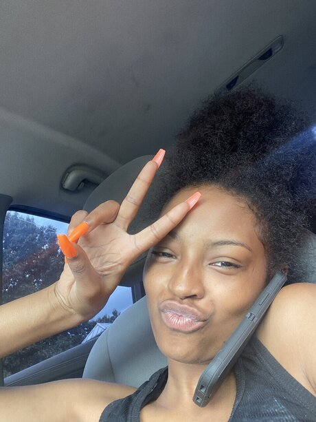 Nashiia model free photo