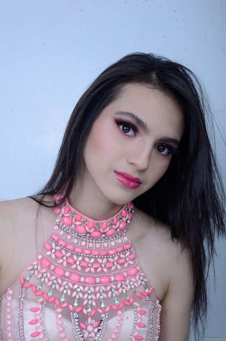 Valentina Querubin hot actress img