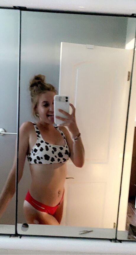 Adriana Lynae model adult photo