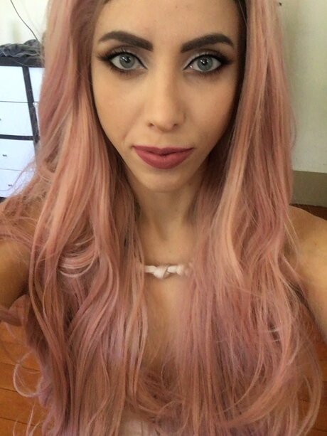 Dennisse Lynne xxx pornstar image