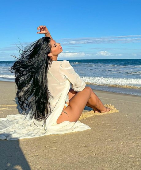 Bianca Leao art actress images